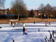 Heimatverein Warendorf: Wintervergnügen 2006 am zugefrorenen Emssee
