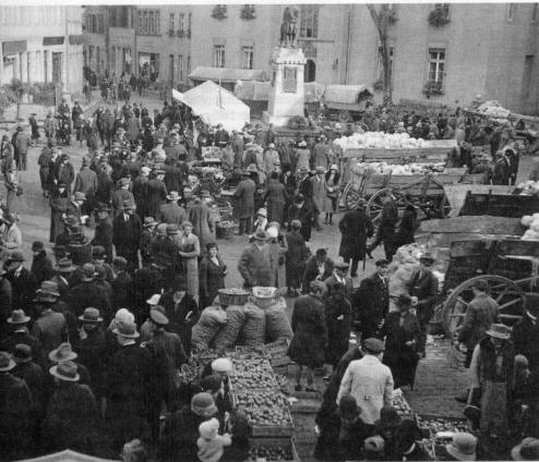 Heimatverein Warendorf: Fettmarkt 1934 - Gemüse auf dem Marktplatz